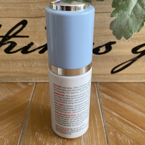 First Aid Beauty Resurfacing Liquid 10% AHA  FAB  30ml (1.0 Fl. oz)  brand new - Picture 3 of 3